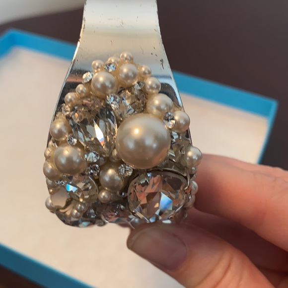 Rhinestone and Pearl bangle bracelet wedding - Picture 4 of 11